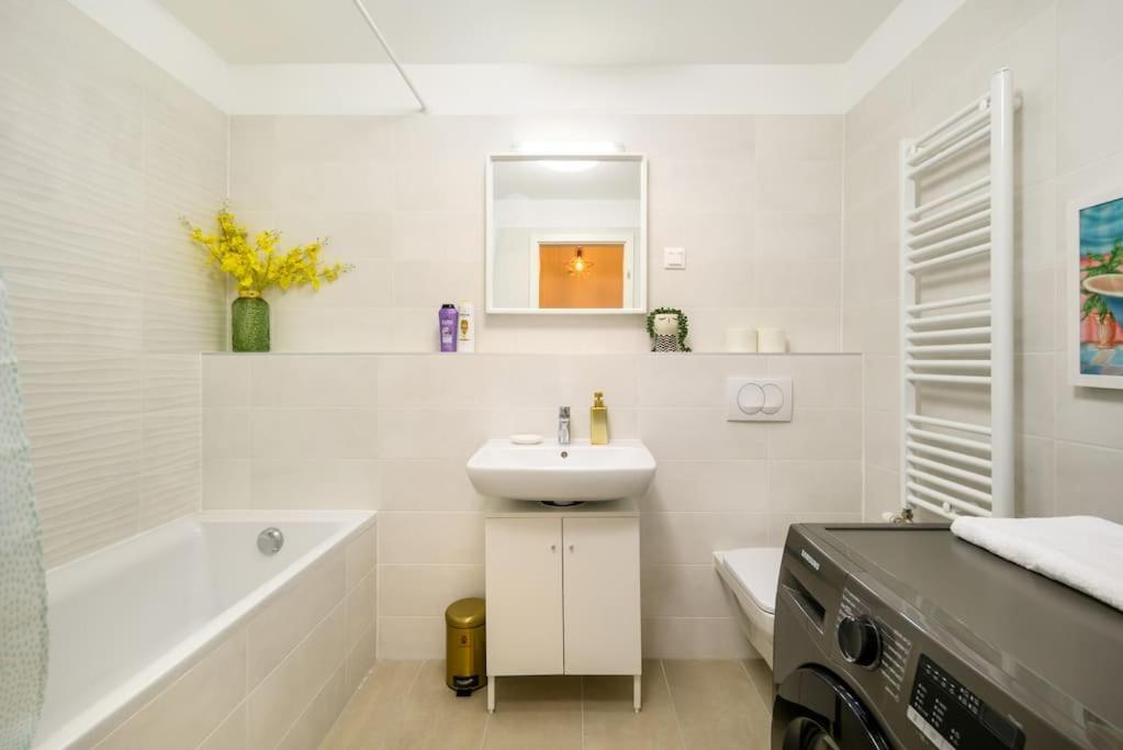 B104 - Liberty Bridge Lovely Home With Free Parking Budapest Exterior foto
